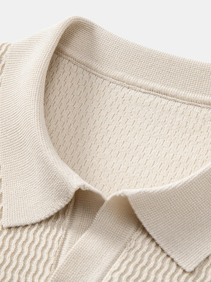 V-Ausschnitt Poloshirt mit Wellen-Jacquard-Strick