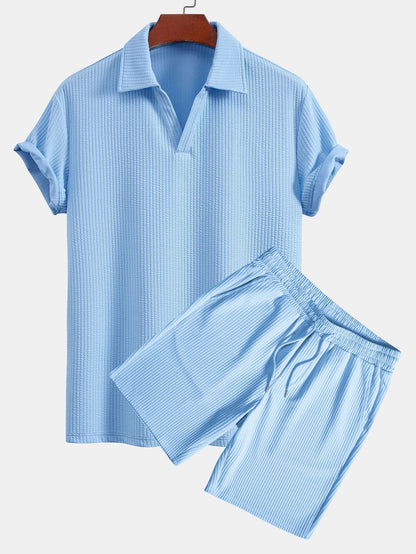 Strukturiertes V-Ausschnitt-Polo & Shorts